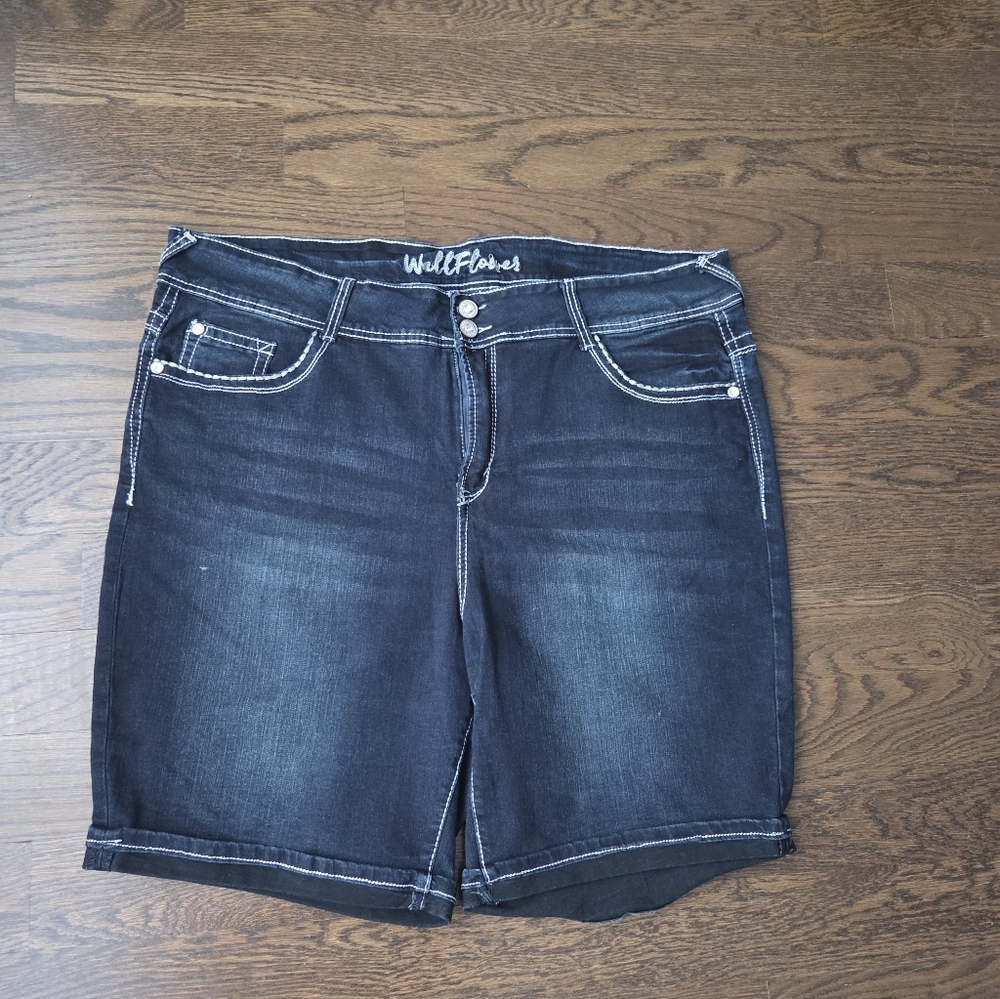Wildflowers Women's Dark Blue Denim Shorts Sz.22